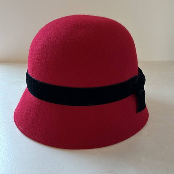 Gymboree Girl’s Red Wool Bucket Hat with Black Velvet Bow – Holiday Style 2T-3T - Picture 3 of 6